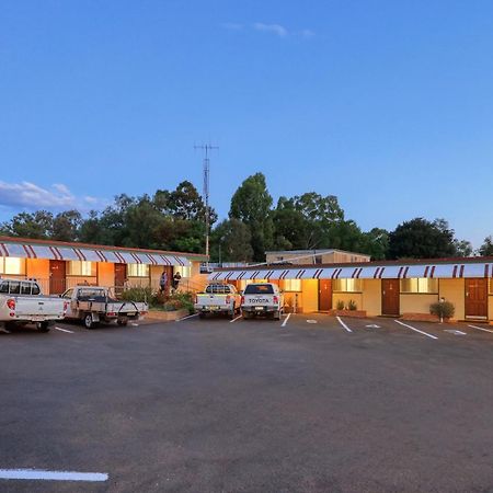 Golden Peak Motel Peakhill Peak Hill Екстериор снимка