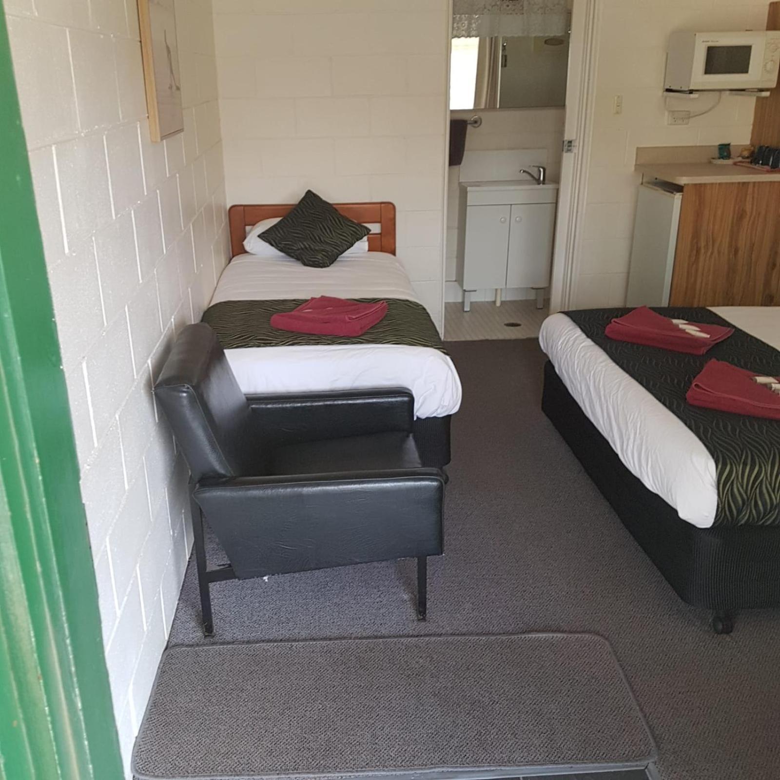 Golden Peak Motel Peakhill Peak Hill Екстериор снимка