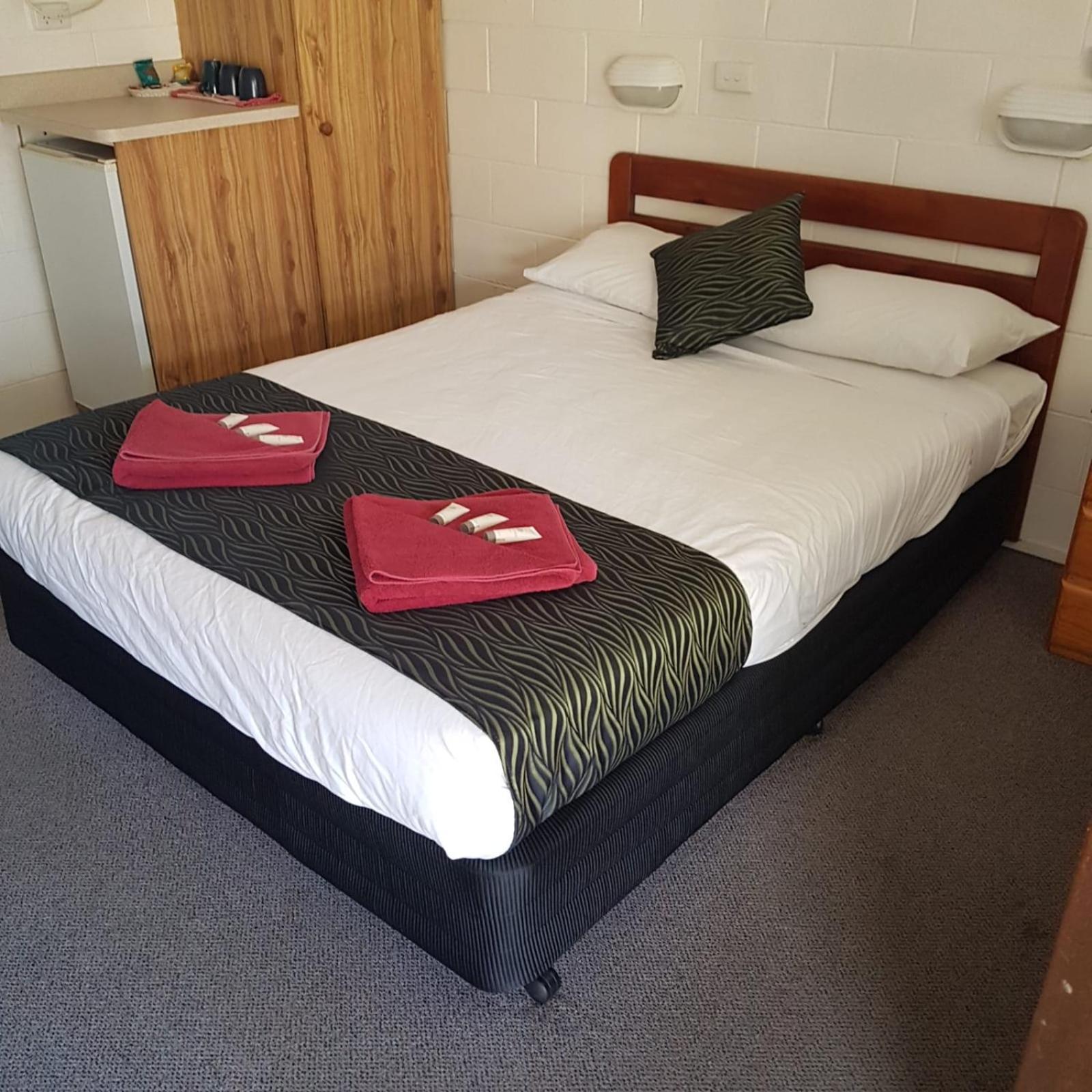 Golden Peak Motel Peakhill Peak Hill Екстериор снимка