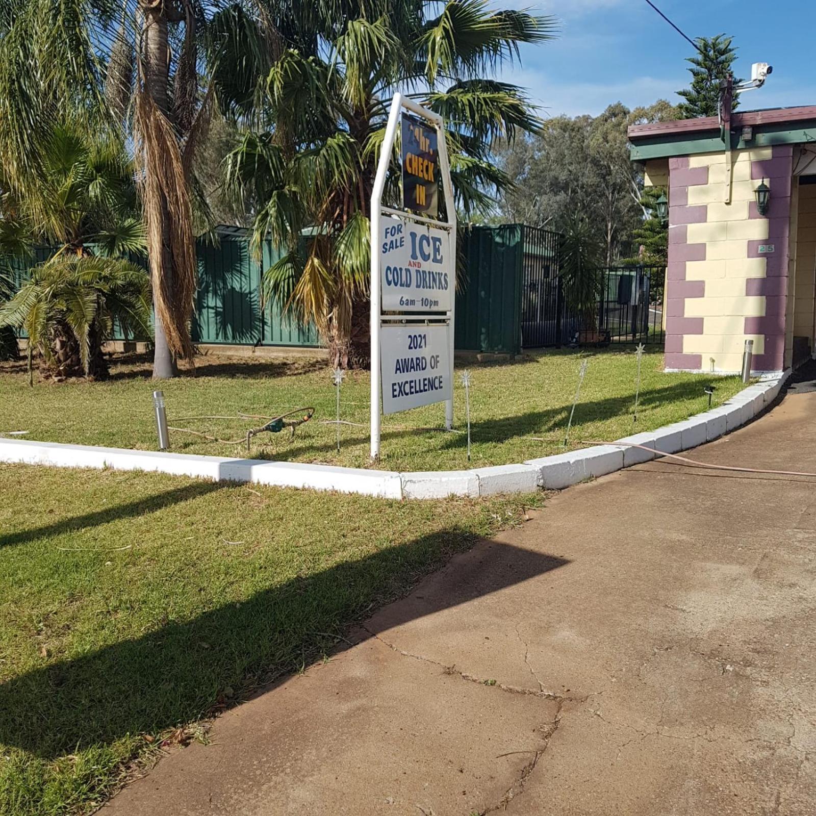 Golden Peak Motel Peakhill Peak Hill Екстериор снимка