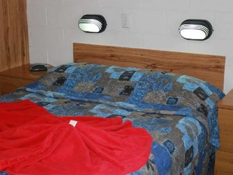 Golden Peak Motel Peakhill Peak Hill Екстериор снимка